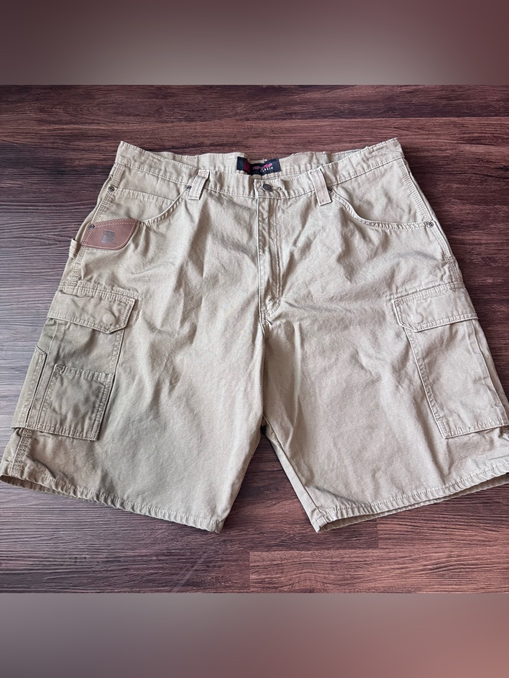 Wrangler Men’s Shorts RIGGS Workwear Size 40 Ripstop Carpenter Cargo Leather